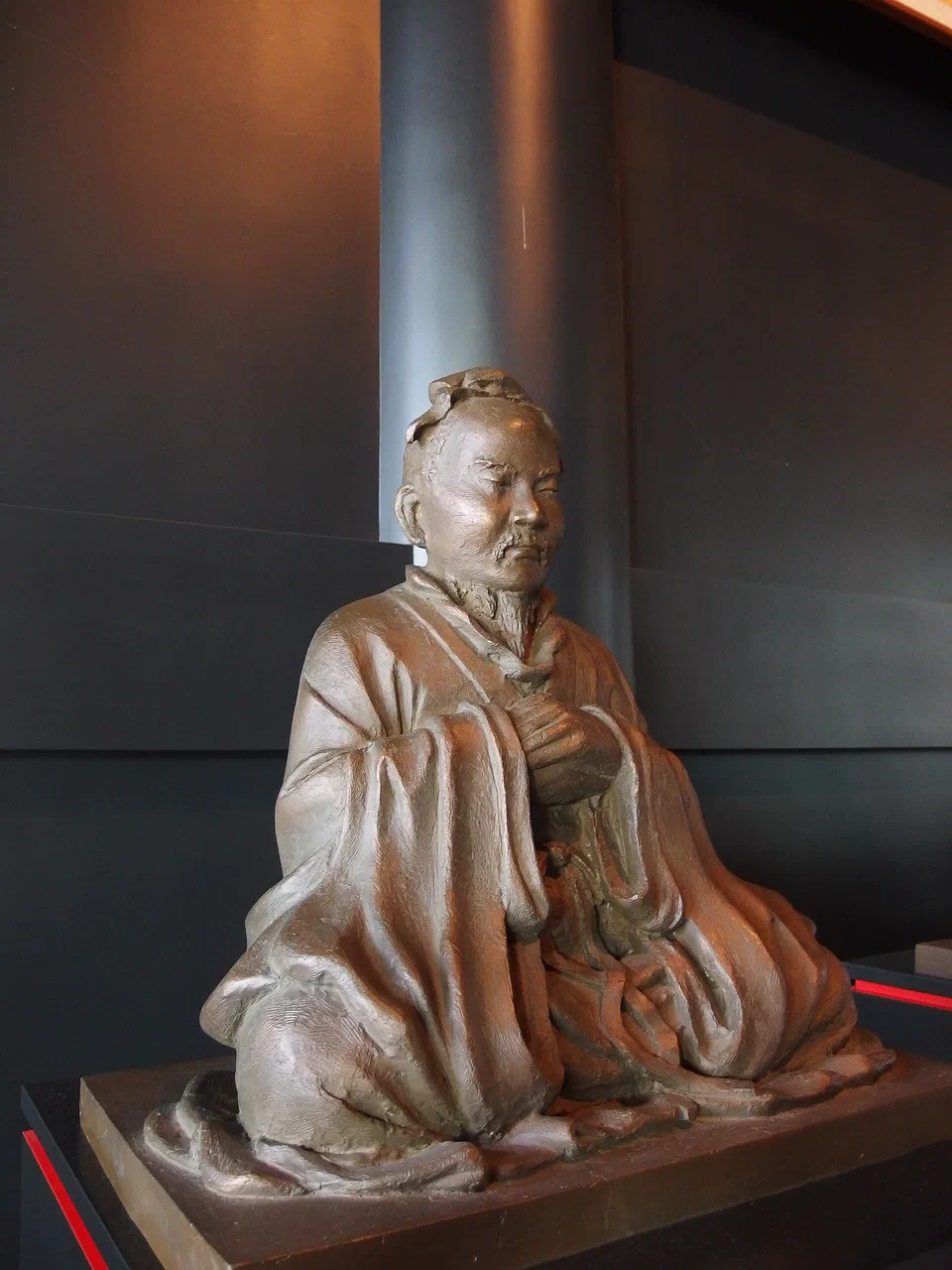 Yushima Seido - seated statue of Mencius
