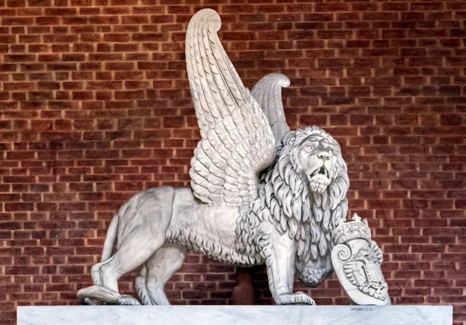 Frari (Venice) nave right - Monument of Titian - Il Leone di Venezia